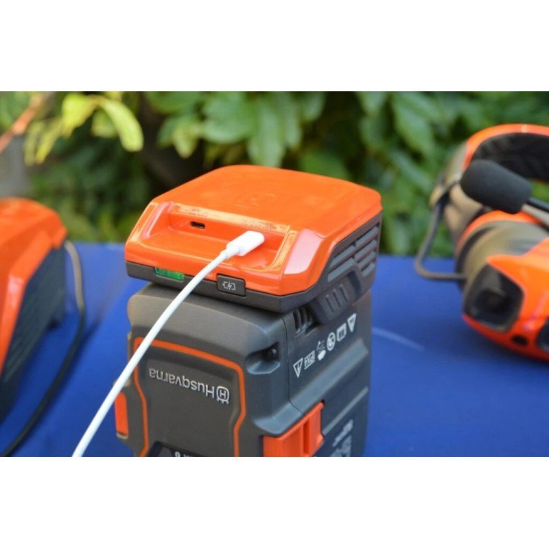 husqvarna-chargeur-40-usb-150x-adaptateur-usb.jpg HUSQVARNA CHARGEUR 40-USB 150X (ADAPTATEUR USB) – Image 1